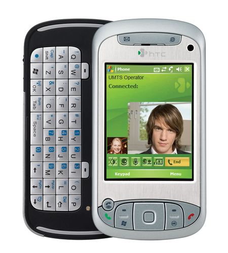 HTC TyTN mit herausgeschobener Tastatur