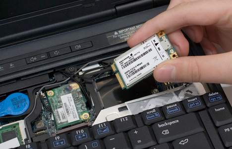 So kommt das Breitbandmodul in den Laptop: Hier ein Ericsson F3307 der ersten Generation