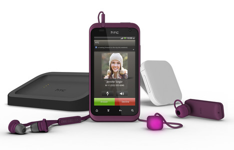 Das HTC Rhyme macht sich auch bemerkbar, wenn es unten in der Handtasche liegt