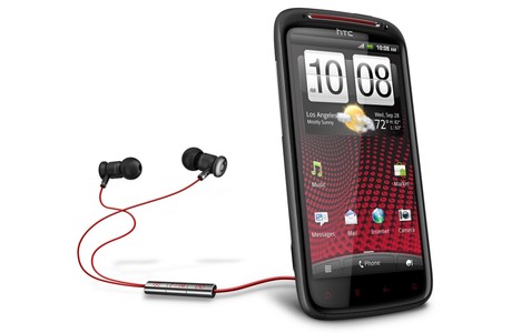 HTC Sensation XE wird mit einem In-Ear-Kopfh�rer von Beats by Dr. Dre geliefert