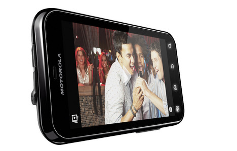 Das Motorola Defy ist gegen Wasser und Staub gesch�tzt
