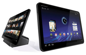 �ber ein Dock verbindet sich das Motorola Xoom mit Fernseher, Tastatur und Maus