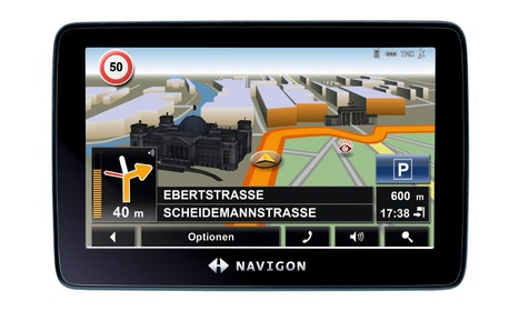 Das Navigon 7310 zeigt beide Routen an - mit Stau und mit Umweg