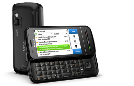 Das Nokia C6 l�sst sich �ber Touchscreen oder QWERTZ-Tastatur steuern