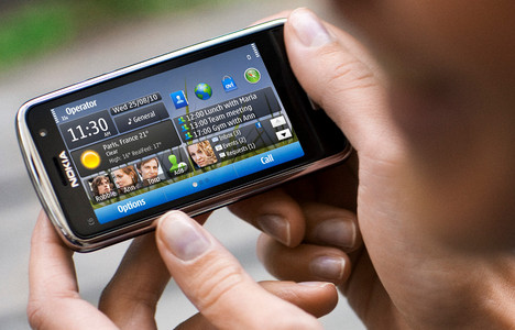 Das Nokia C6 hat eine Zweitkamera f�r Videotelefonate