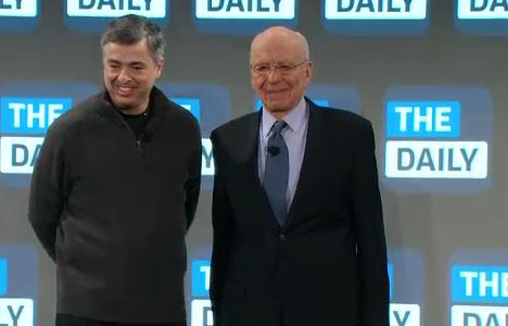 Bei der Vorstellung von The Daily durch Rupert Murdoch (rechts) und Eddy Cue soll auch ein Prototyp des iPad 2 gesehen worden sein
