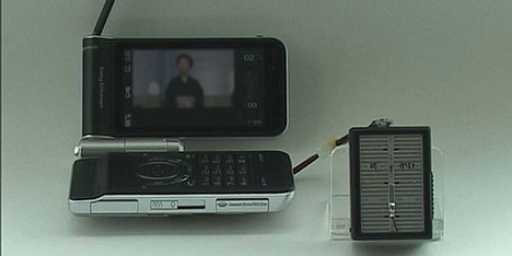Hybride Brennstoffzelle mit TV-Handy (Bild: techon.nikkeibp.co.jp)