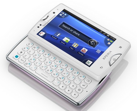 Das Sony Ericsson Xperia Mini Pro hat nicht nur ein gr��eres Display, sondern auch eine gr��ere Tastatur erhalten