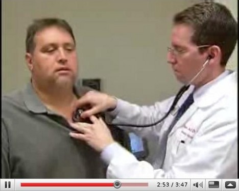 William Maisel und Patient (Klicken Sie, um sich das Video anzuschauen)